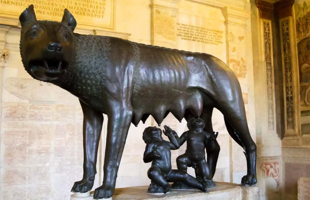 Капитолийская волчица - бронзовая скульптура волчицы, вскармливающей Ромула и Рема, основателей Рима