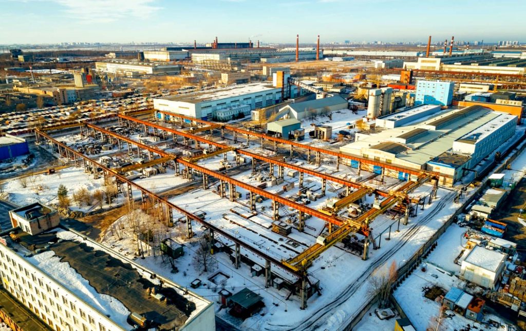 Ижорский завод - один из самых больших в России. Берет начало с 1700-х годов. Специализируется на тяжелом машиностроении