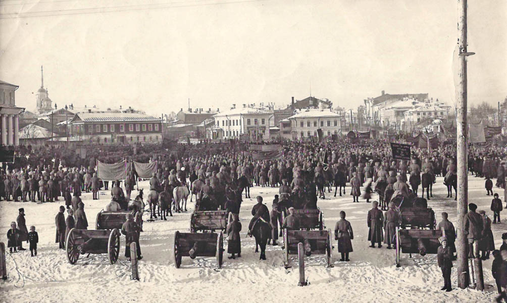 Парад войск местного гарнизона и VI армии на Советской площади Вологды 23 февраля 1919 года
